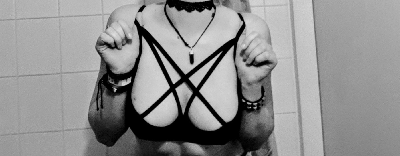 pluckypuck - Onlyfans Leaked Images 2