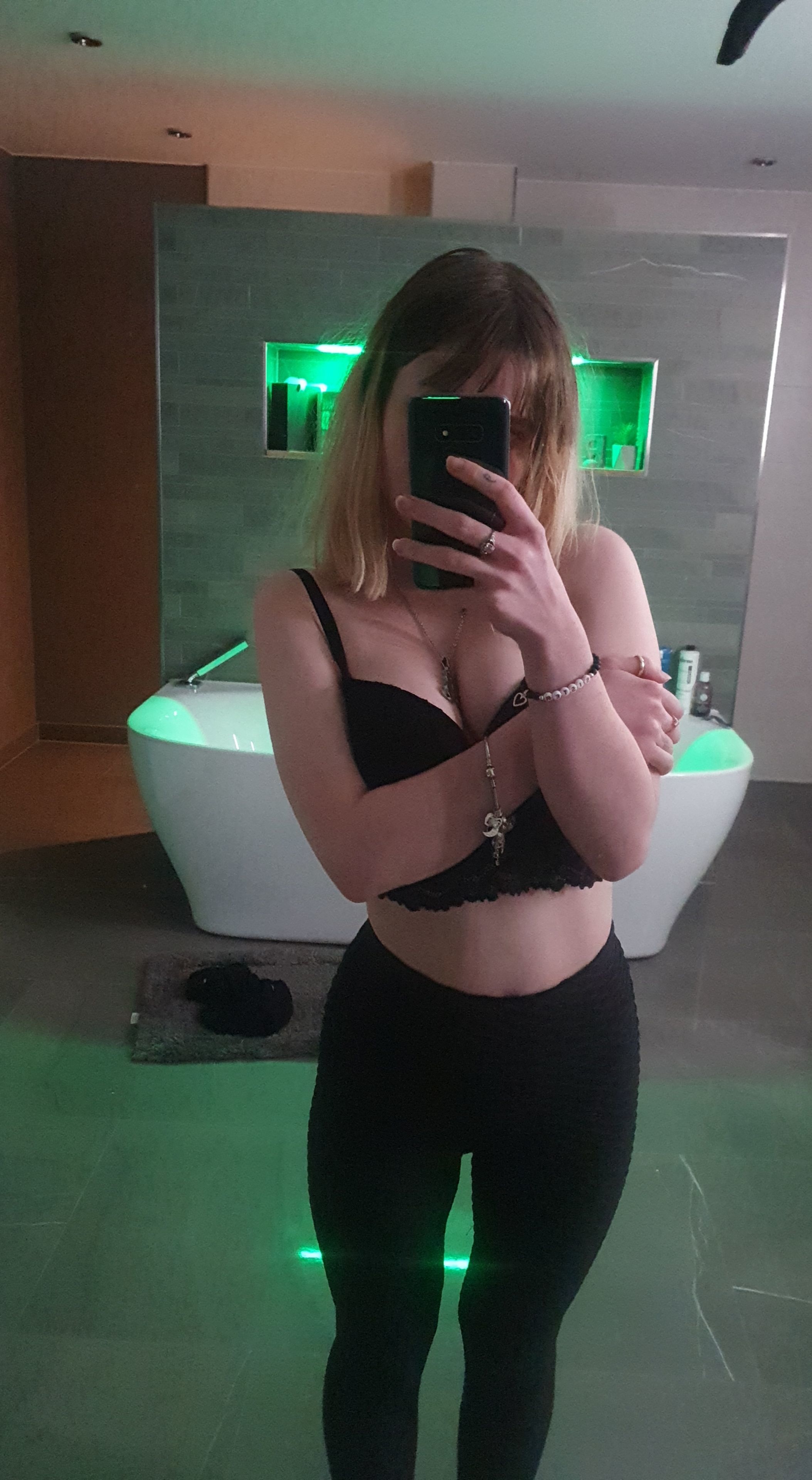 saskiari - Onlyfans Leaked Images 2