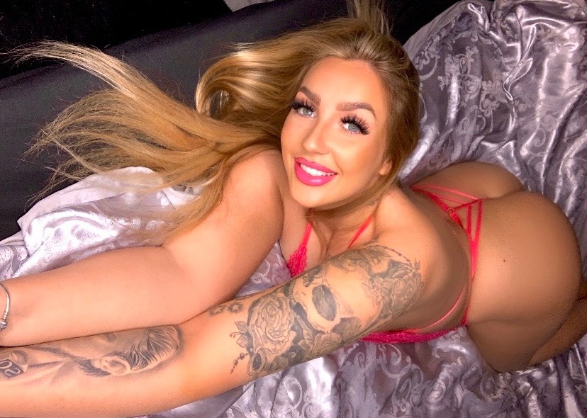 taschacobain - Onlyfans Leaked Images 2